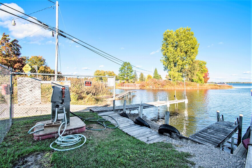 More Photos Of 13710 W Shore Dr, Houghton Lake Marina For Sale