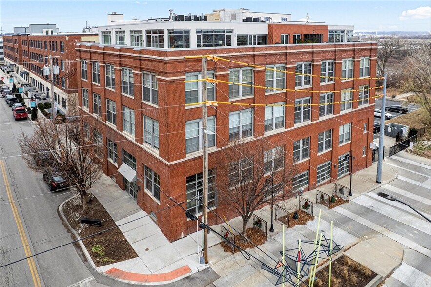 Primary Photo Of 136 Main St, Kansas City Medical For Sale