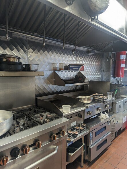 Primary Photo Of 712 Courtlandt Ave, Bronx General Retail For Lease