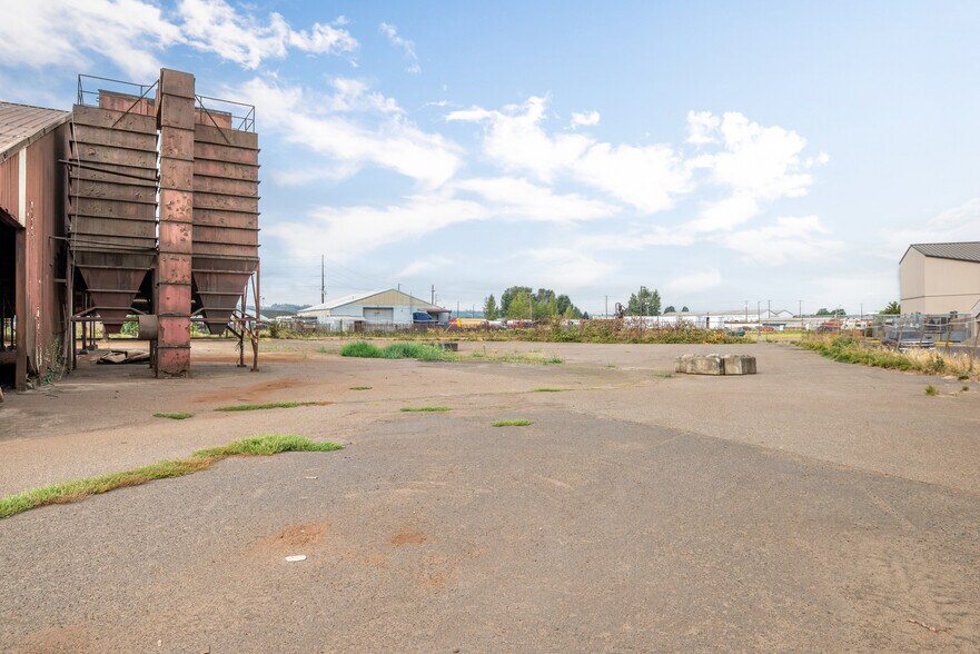 More Photos Of 523 7th Ave, Longview Warehouse For Sale