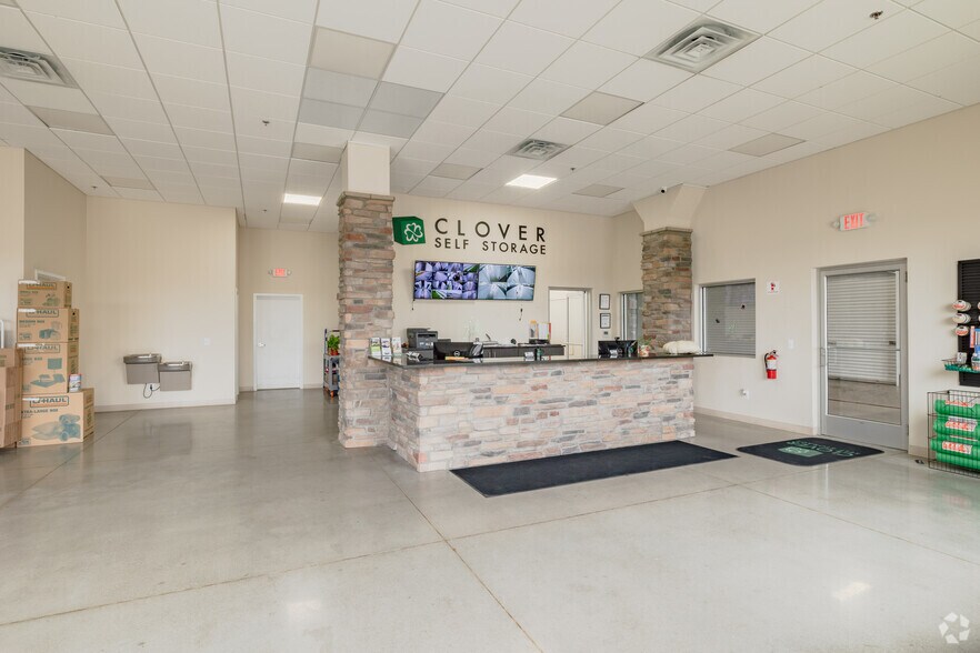 More Photos Of 28900 Schoolcraft Rd, Livonia Self Storage For Sale