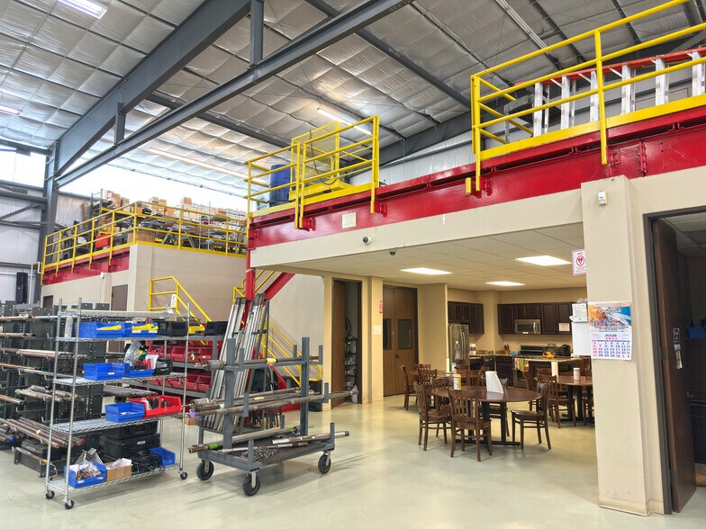 More Photos Of 14427 Interdrive W, Houston Warehouse For Lease