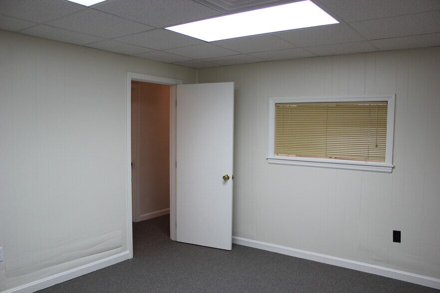 More Photos Of 16-18 Cottage St, Franklin Unknown For Lease