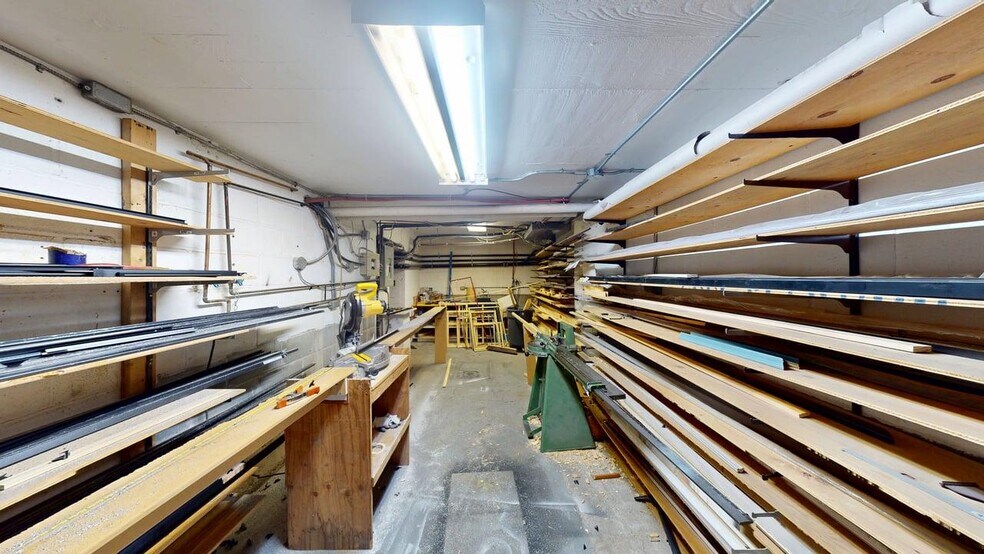 More Photos Of 800 Baker St, Cranbrook Storefront Retail Office For Sale