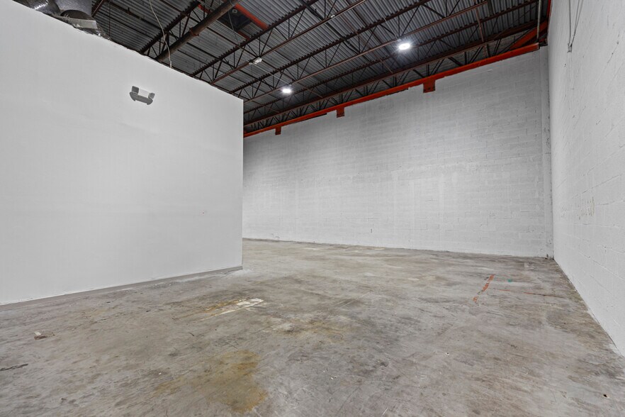 More Photos Of 2101-2163 NW 79th Ave, Doral Warehouse For Lease