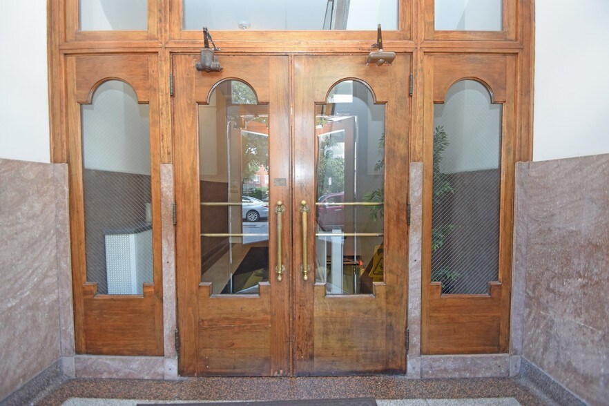 More Photos Of 33 E 7th St, Covington Office For Lease