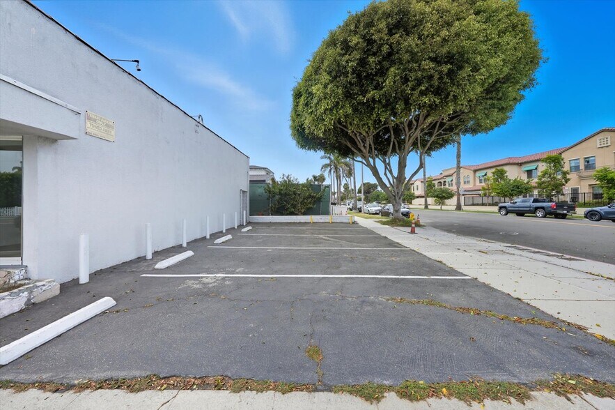 More Photos Of 901-909 S Pacific Coast Hwy, Redondo Beach Storefront For Sale