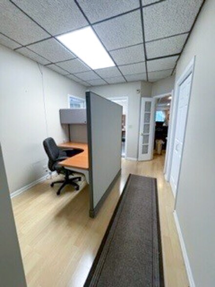 More Photos Of 600 W Roosevelt Rd, Wheaton Office For Lease