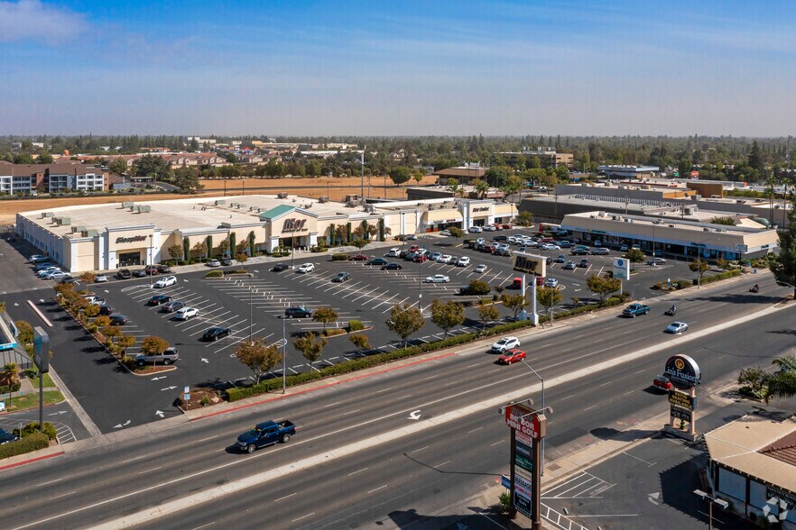 More Photos Of 5130 N Blackstone Ave, Fresno Unknown For Lease