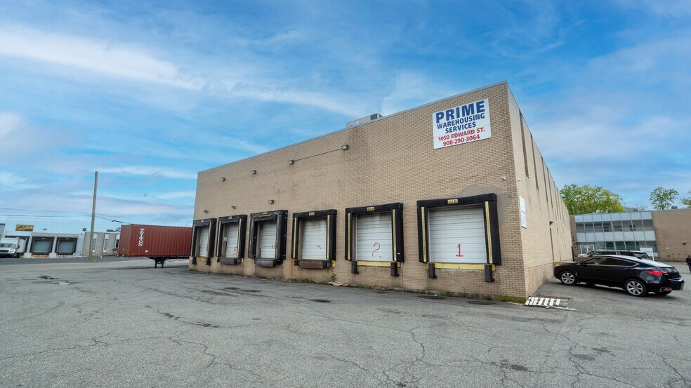 More Photos Of 1050 Edward St, Linden Warehouse For Lease