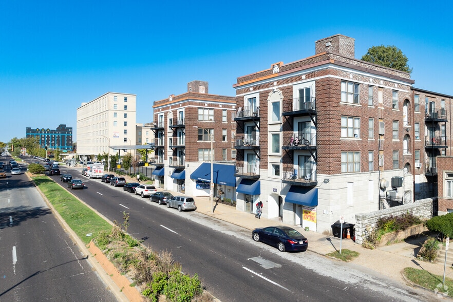 More Photos Of 5457 Delmar Blvd, Saint Louis Apartments For Lease