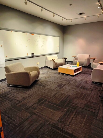 More Photos Of 860 Okeefe Rd, De Pere Office For Lease