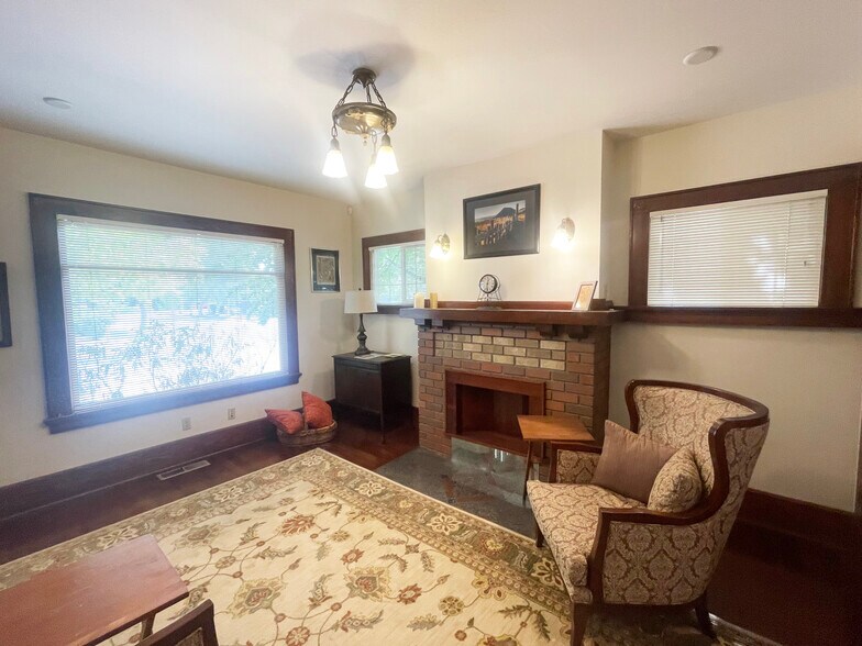 More Photos Of 1396 Charnelton St, Eugene Office For Lease