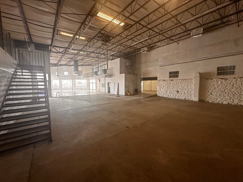 More Photos Of 2401 Alameda Ave, El Paso Showroom For Sale