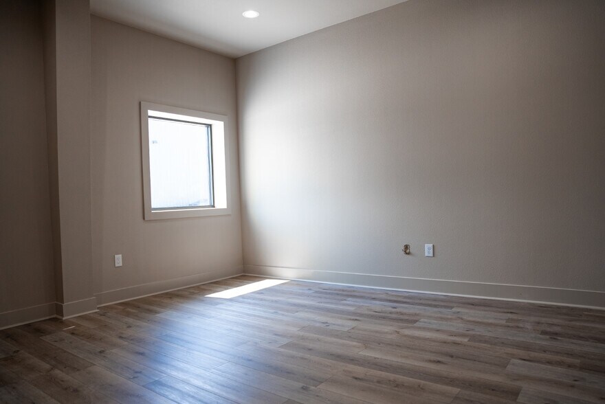 More Photos Of 4230 S Major Dr, Beaumont Warehouse For Lease