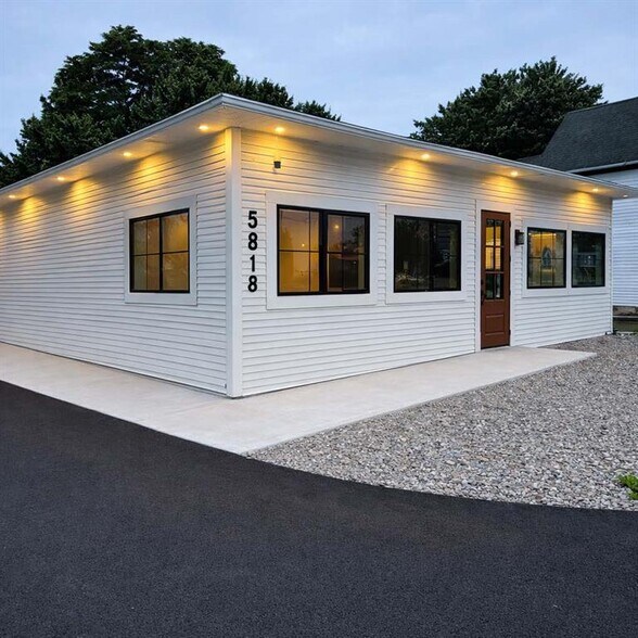 Primary Photo Of 5818 Big Tree Rd, Livonia Restaurant For Lease