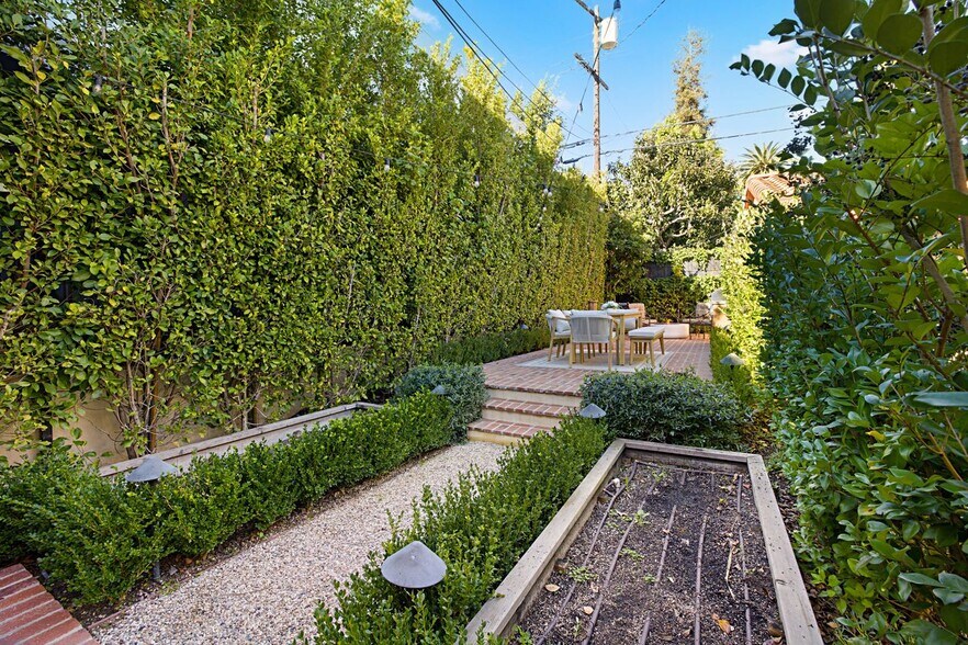 More Photos Of 7621 Norton Ave, West Hollywood Multifamily For Sale