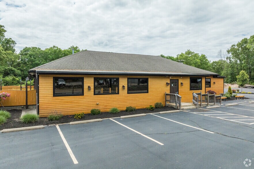 More Photos Of 332 Farnum Pike, Smithfield Restaurant For Sale