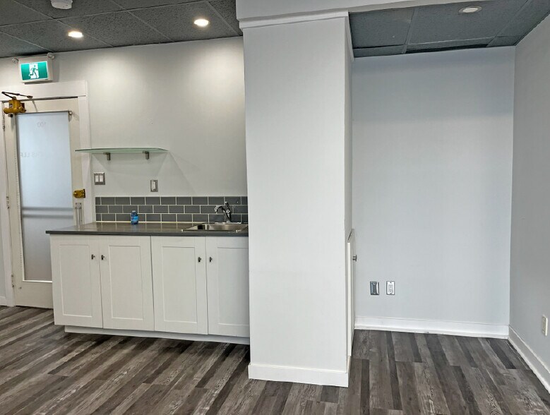 More Photos Of 122 17th Ave SE, Calgary Storefront Retail Office For Lease