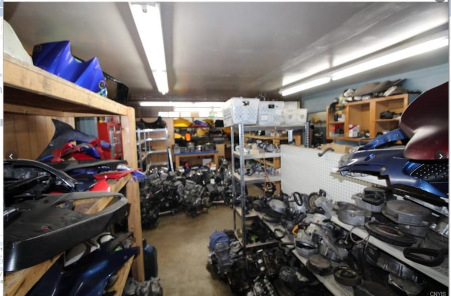 More Photos Of 585 S Main St, Central Square Auto Dealership For Sale