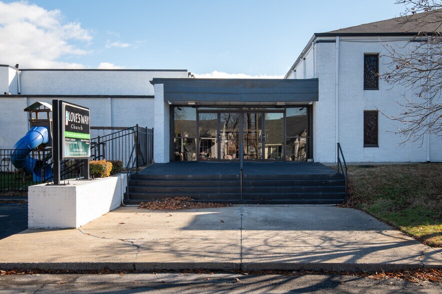 More Photos Of 310 Coles Ferry Pike, Lebanon Religious Facility For Sale