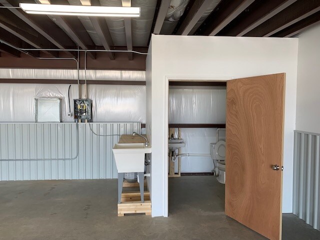 More Photos Of 6306 W Hwy 80, Midland Light Distribution For Lease