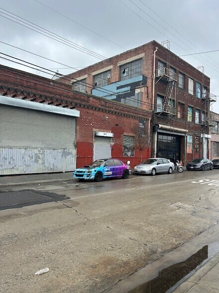 More Photos Of 615 S Anderson St, Los Angeles Manufacturing For Lease