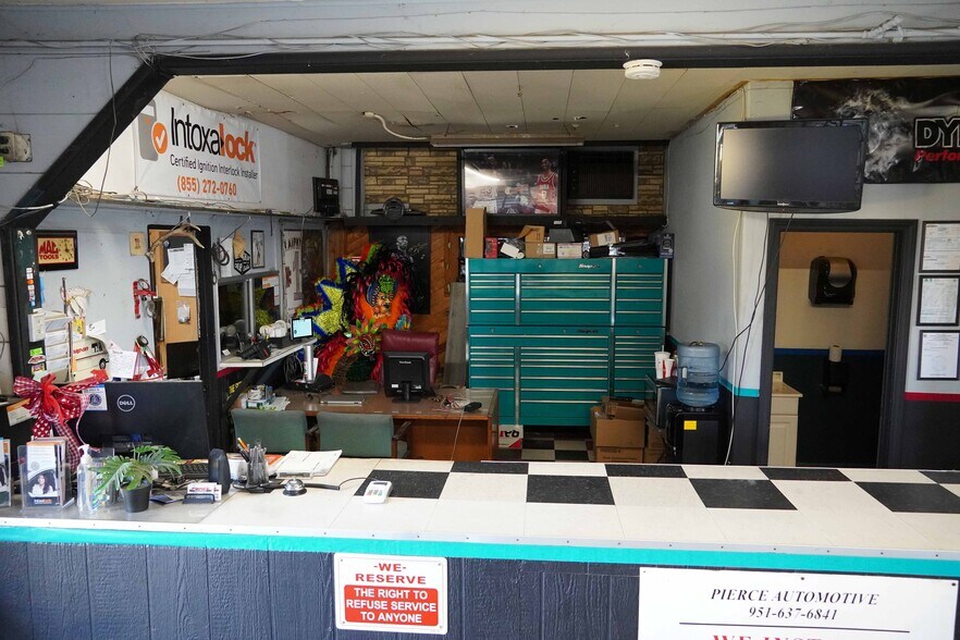 More Photos Of 10941 Hole Ave, Riverside Auto Repair For Sale