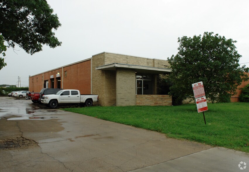 More Photos Of 9001-9005 Sovereign Row, Dallas Distribution For Lease