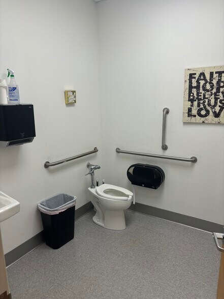 More Photos Of 8709 Arbor Creek Dr, Charlotte Storefront For Lease