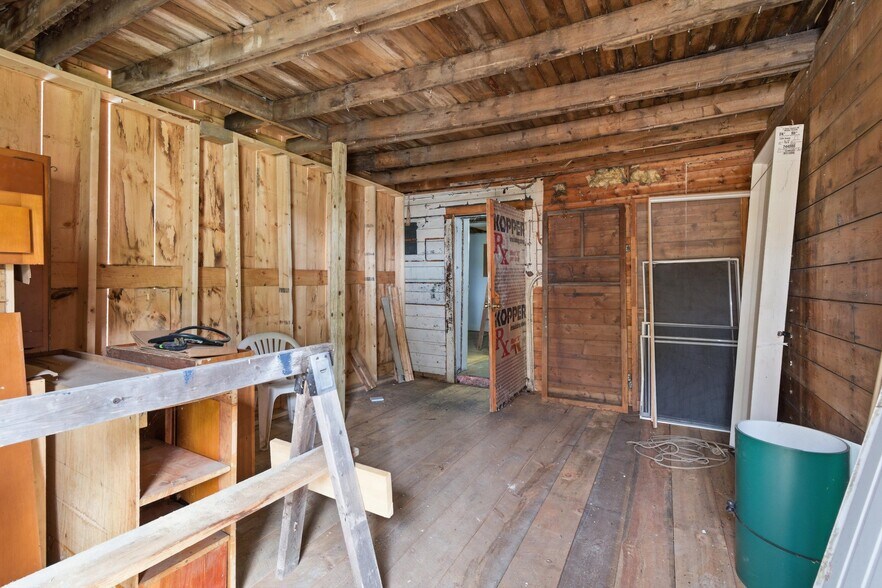 More Photos Of 198 N Main St, Salem Storefront Retail Residential For Sale