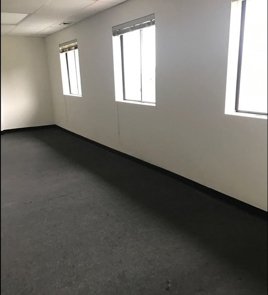 More Photos Of 171 Market Sq, Newington Office For Sale