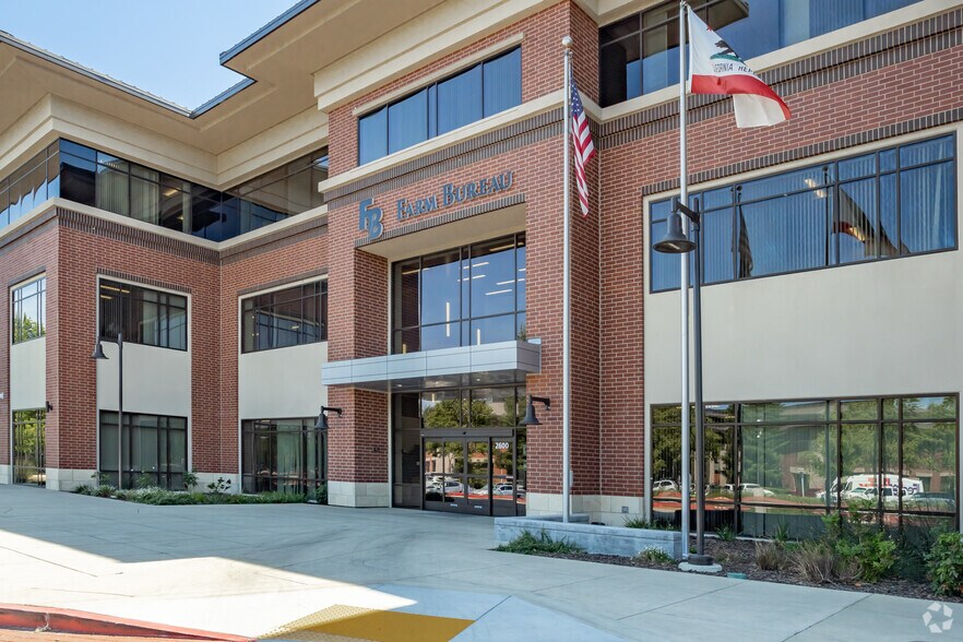More Photos Of 2600 River Plaza Dr, Sacramento Office For Lease