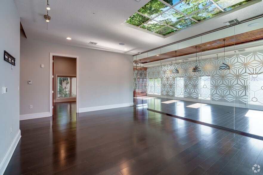 More Photos Of 2100 N Orange Ave, Orlando Medical For Sale