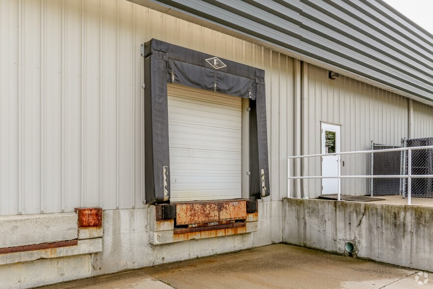 More Photos Of 2537 Daniels St, Madison Office For Lease