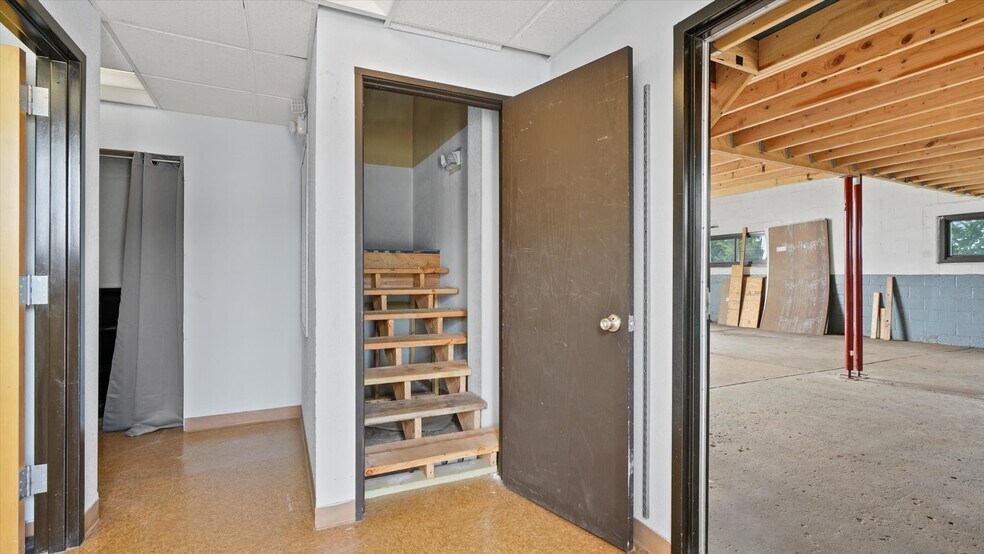 More Photos Of 1900 US 69, Excelsior Springs Warehouse For Sale