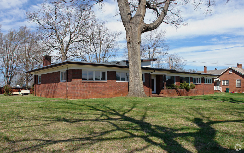 Primary Photo Of 912 N Main Ave, Newton Office Residential For Sale