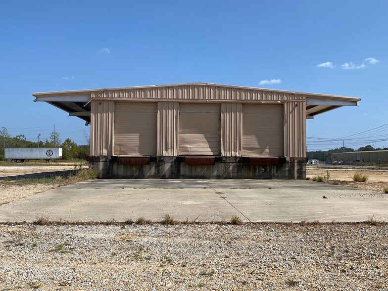 More Photos Of 3390 Jeff Homan Blvd, Tupelo Truck Terminal For Lease