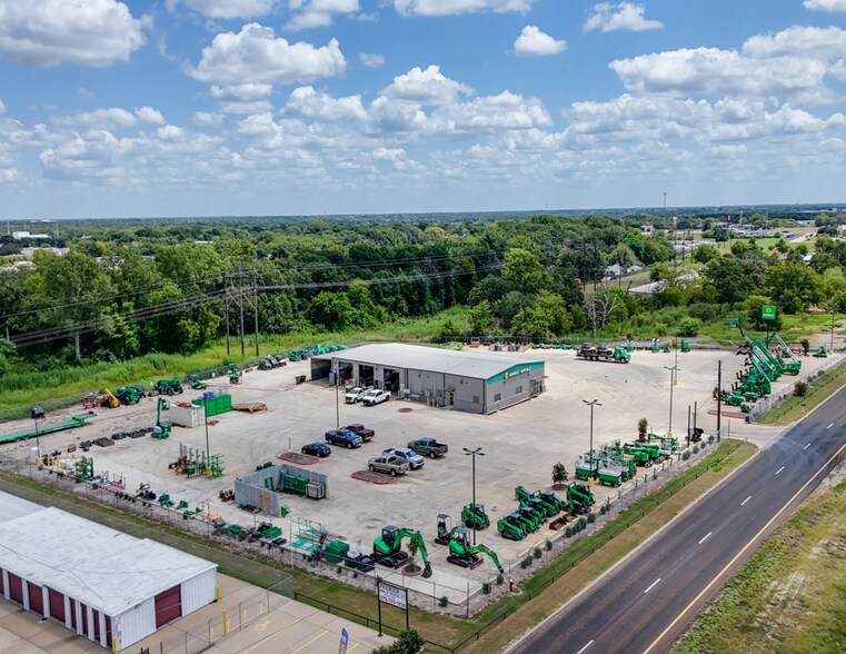 Primary Photo Of 1740 N Earl Rudder Fwy, Bryan Warehouse For Sale