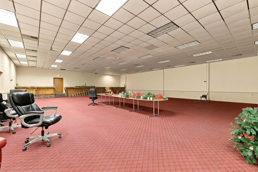 More Photos Of 2321 W Grand Ave, Wisconsin Rapids Office For Sale