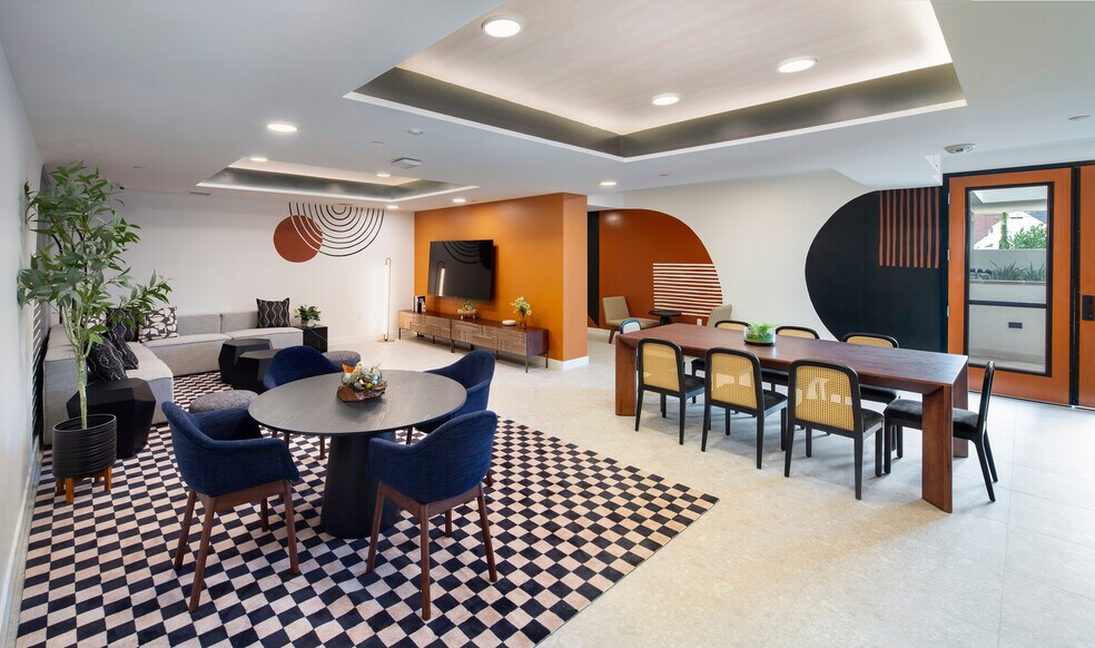 More Photos Of 988 S Manhattan Pl, Los Angeles Apartments For Lease