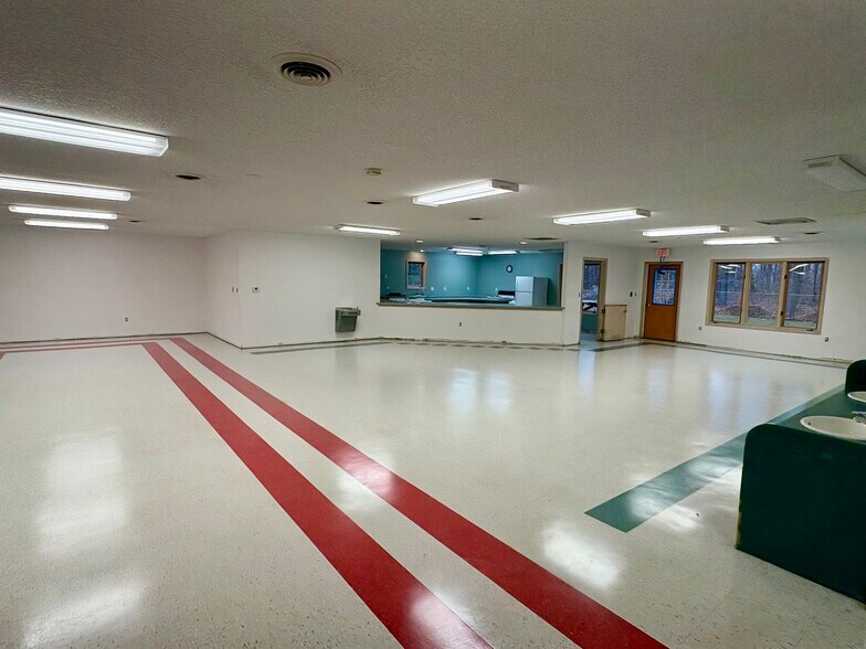 More Photos Of 615 Beardsley St, Boyne City Office For Sale