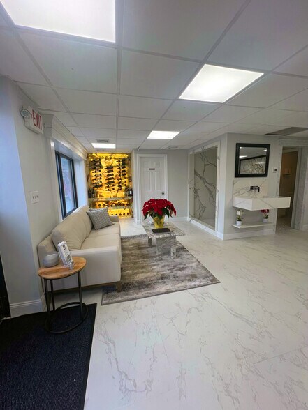 More Photos Of 3-11 Turnpike Rd, Southborough Storefront Retail Office For Lease