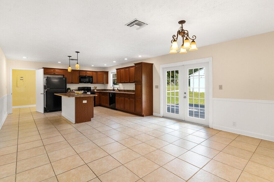 More Photos Of 229 W McClendon St, Lady Lake Office Residential For Sale