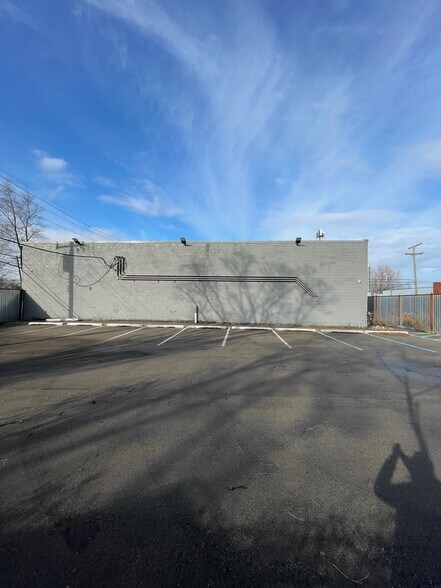 More Photos Of 8107 Military St, Detroit Warehouse For Sale