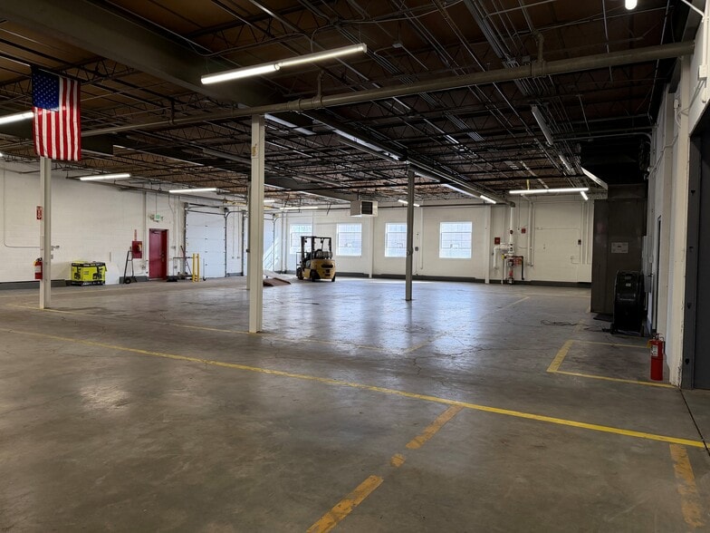 More Photos Of 6035 E 38th Ave, Denver Warehouse For Lease