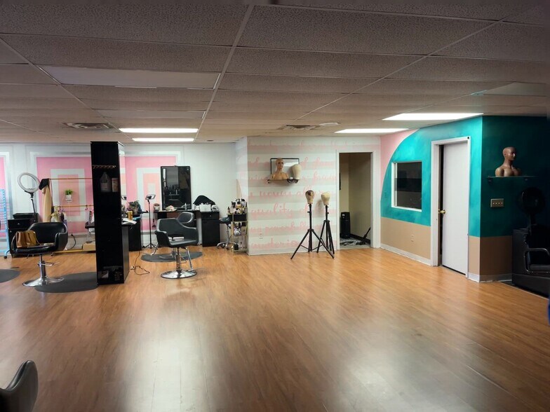 More Photos Of 1906 Parental Home Rd, Jacksonville Storefront For Sale