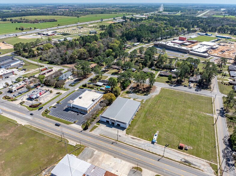 More Photos Of 640 E Washington Ave, Ashburn Freestanding For Sale