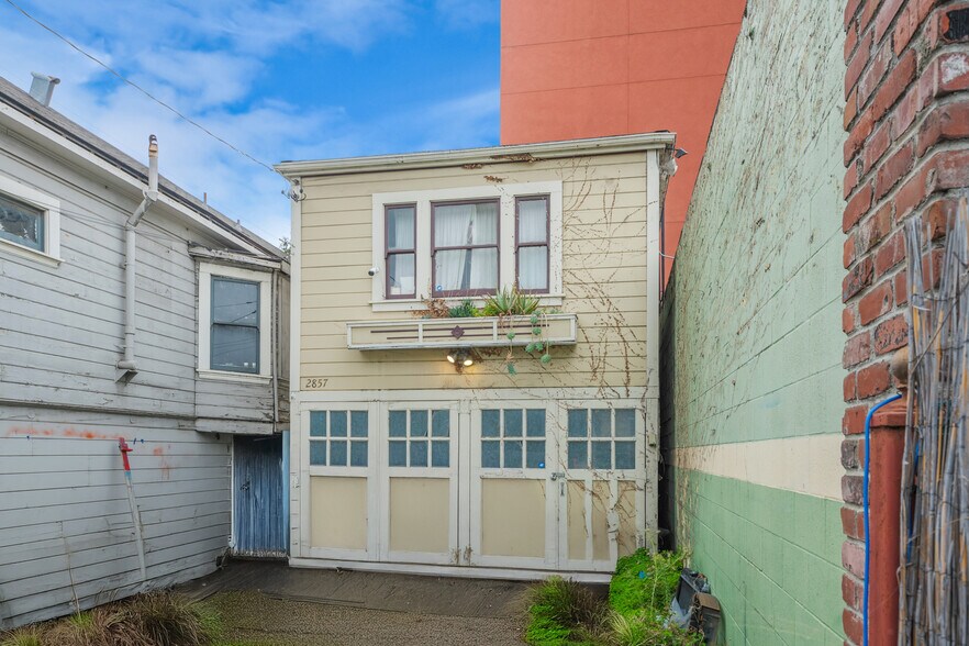 More Photos Of 2857 Ford St, Oakland Multifamily For Sale