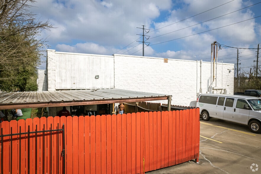 More Photos Of 8403 Almeda. Rd, Houston Unknown For Lease